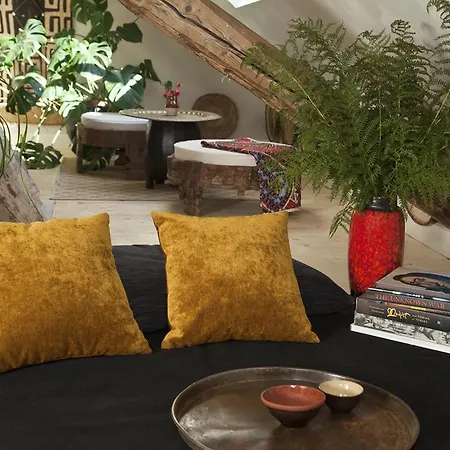 ホテル Kau Manor Triigi