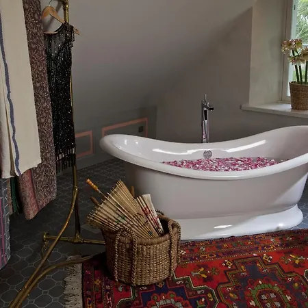 Kau Manor 5*